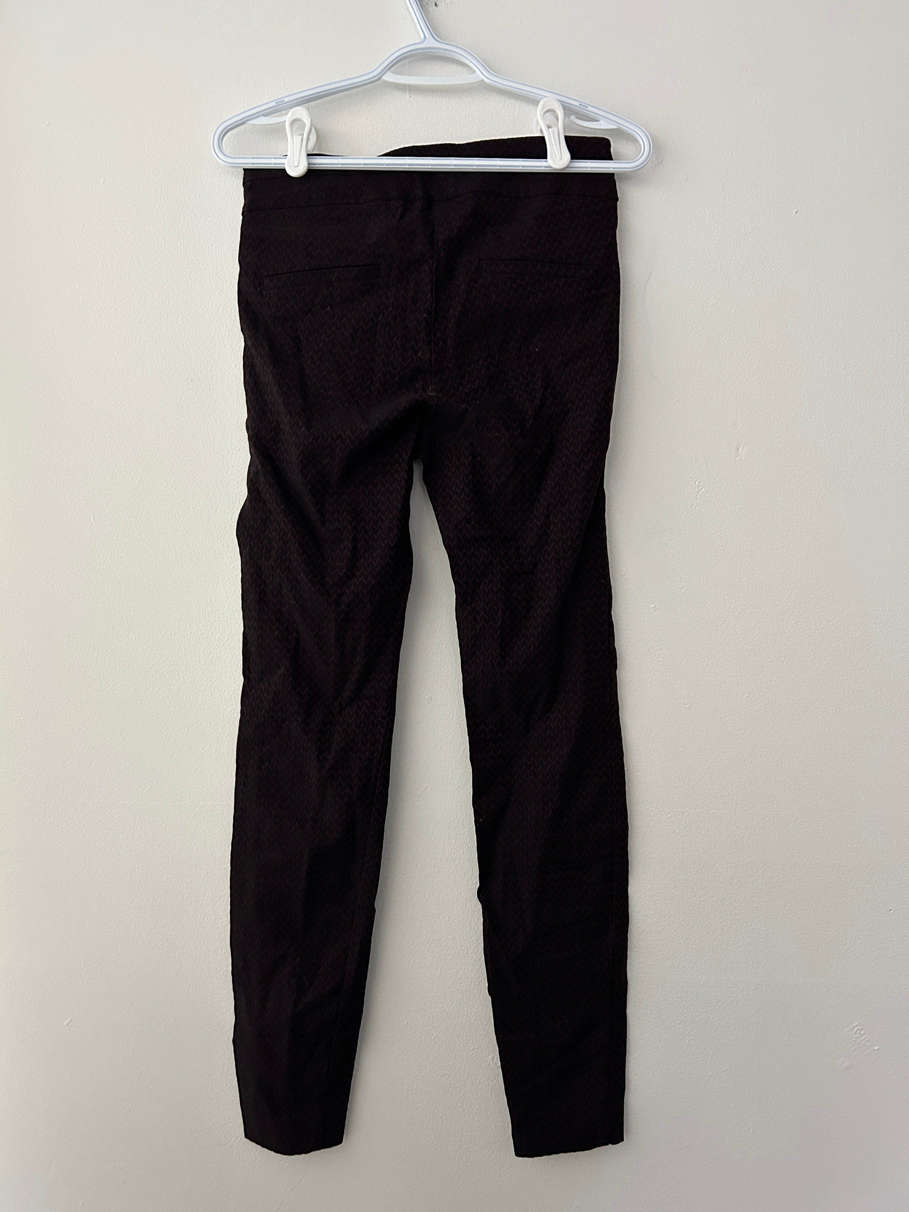Pantalon noir texturé ajusté — RW&CO.