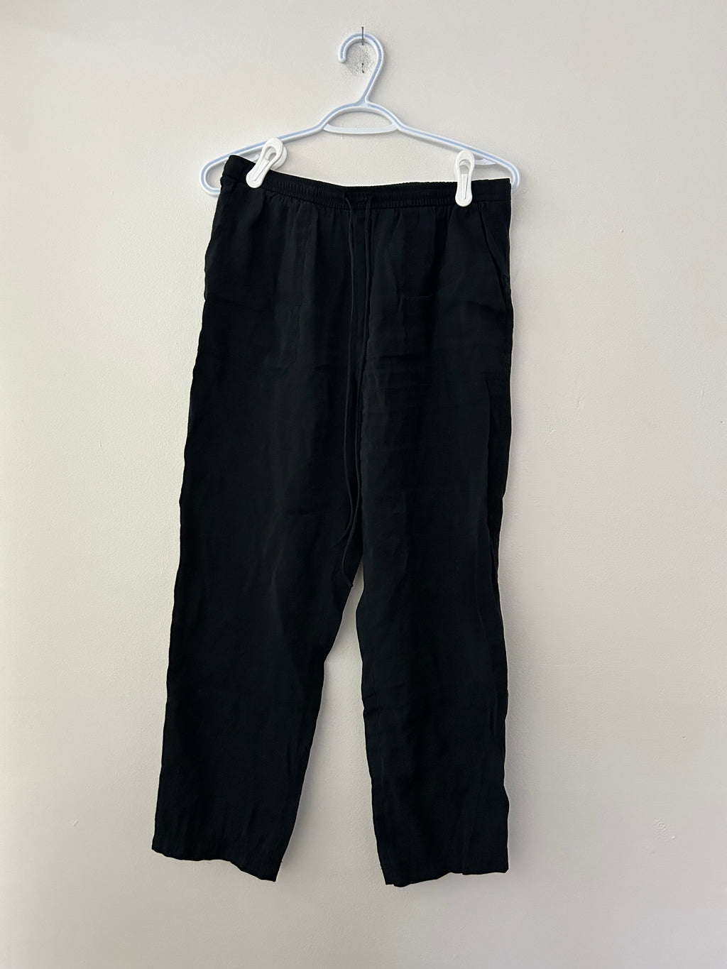 Pantalon noir léger à taille élastique — ZARA