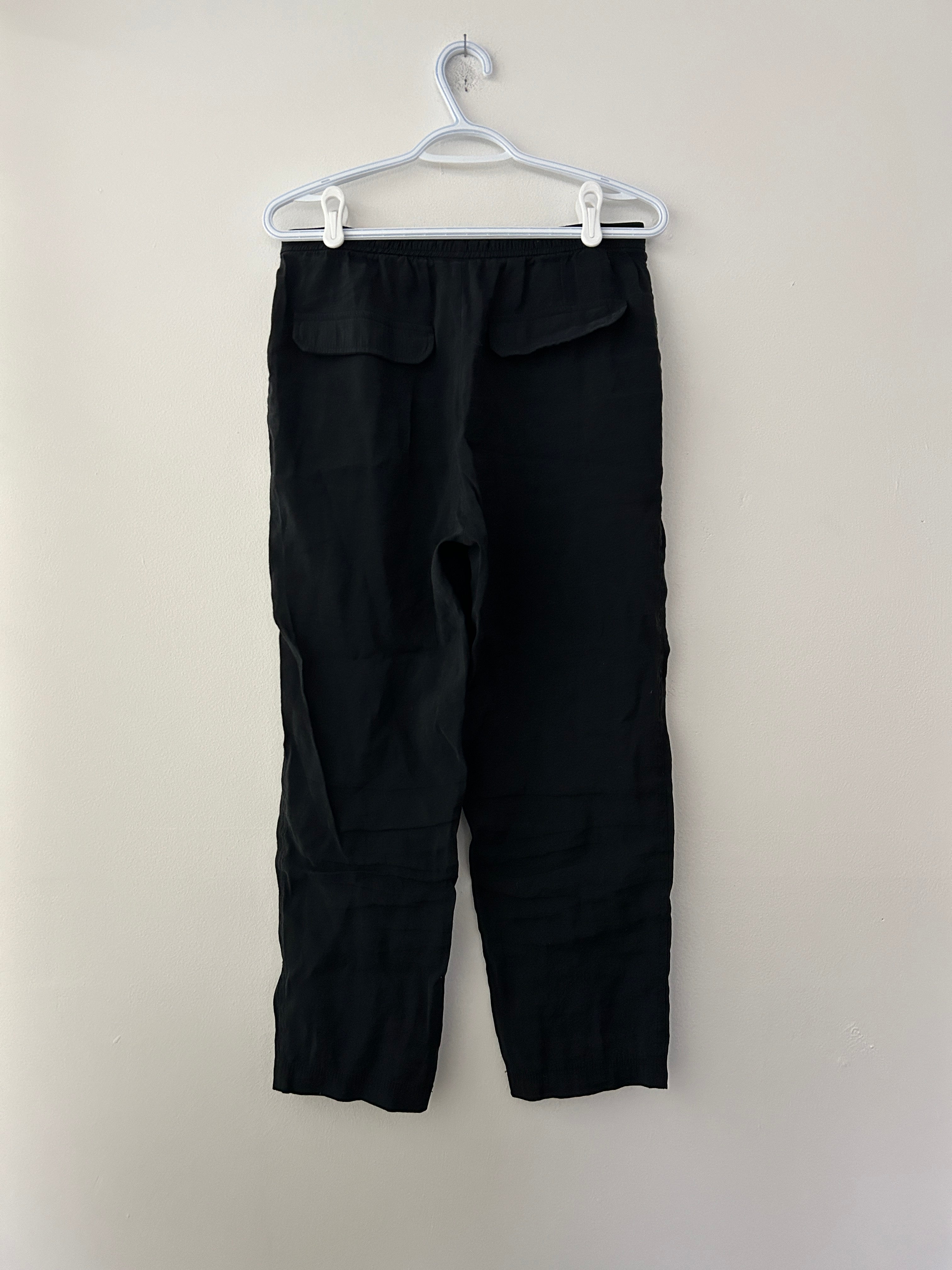 Pantalon noir léger à taille élastique — ZARA