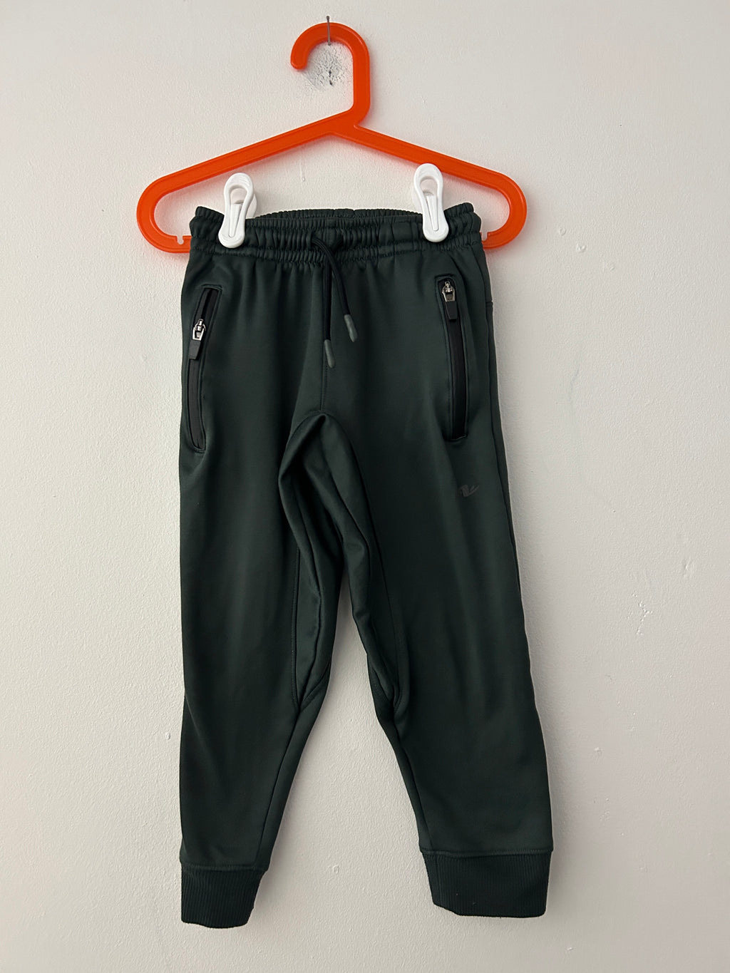 Pantalon de sport vert forêt