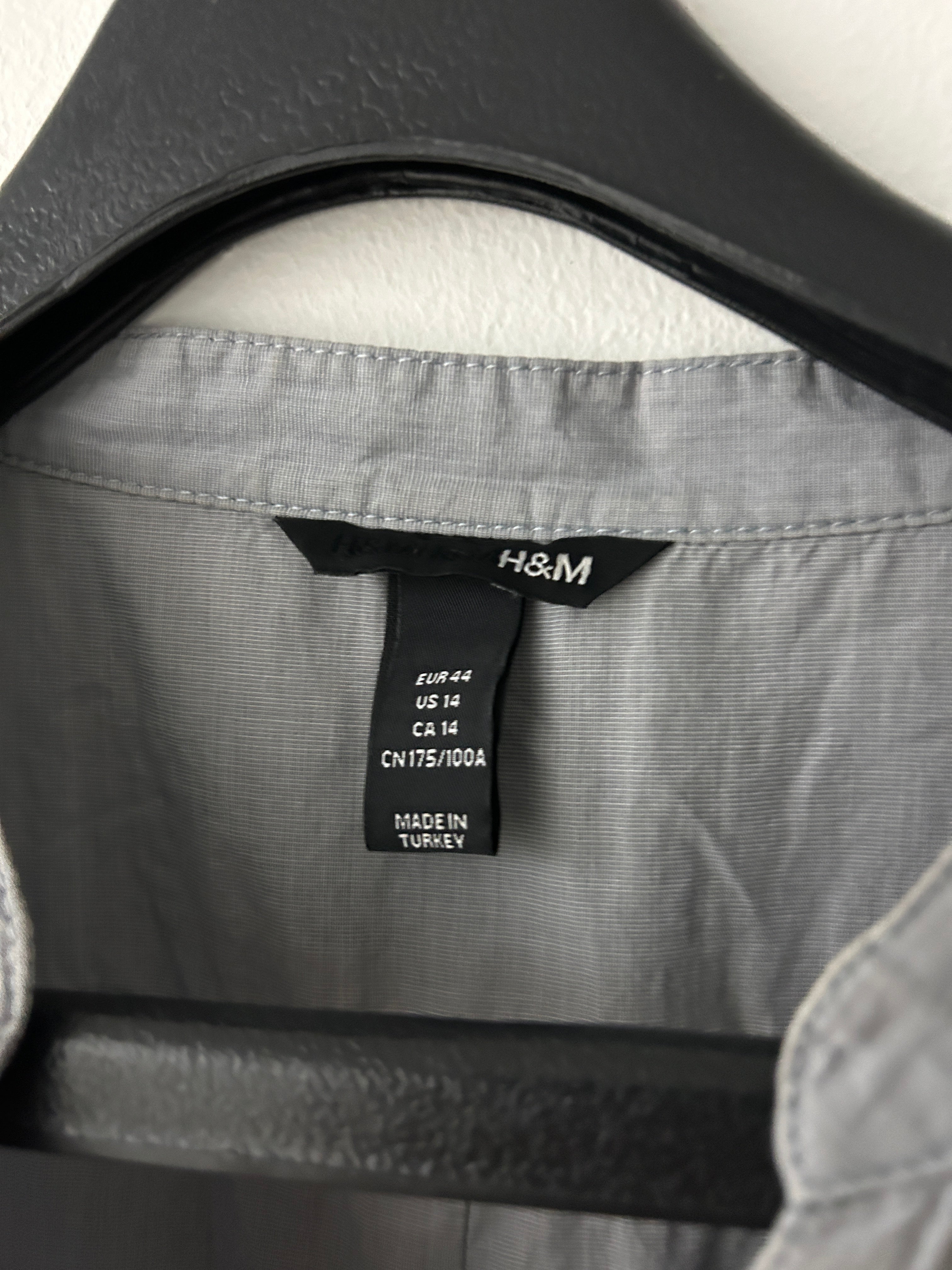 Robe chemise grise à boutons — H&M