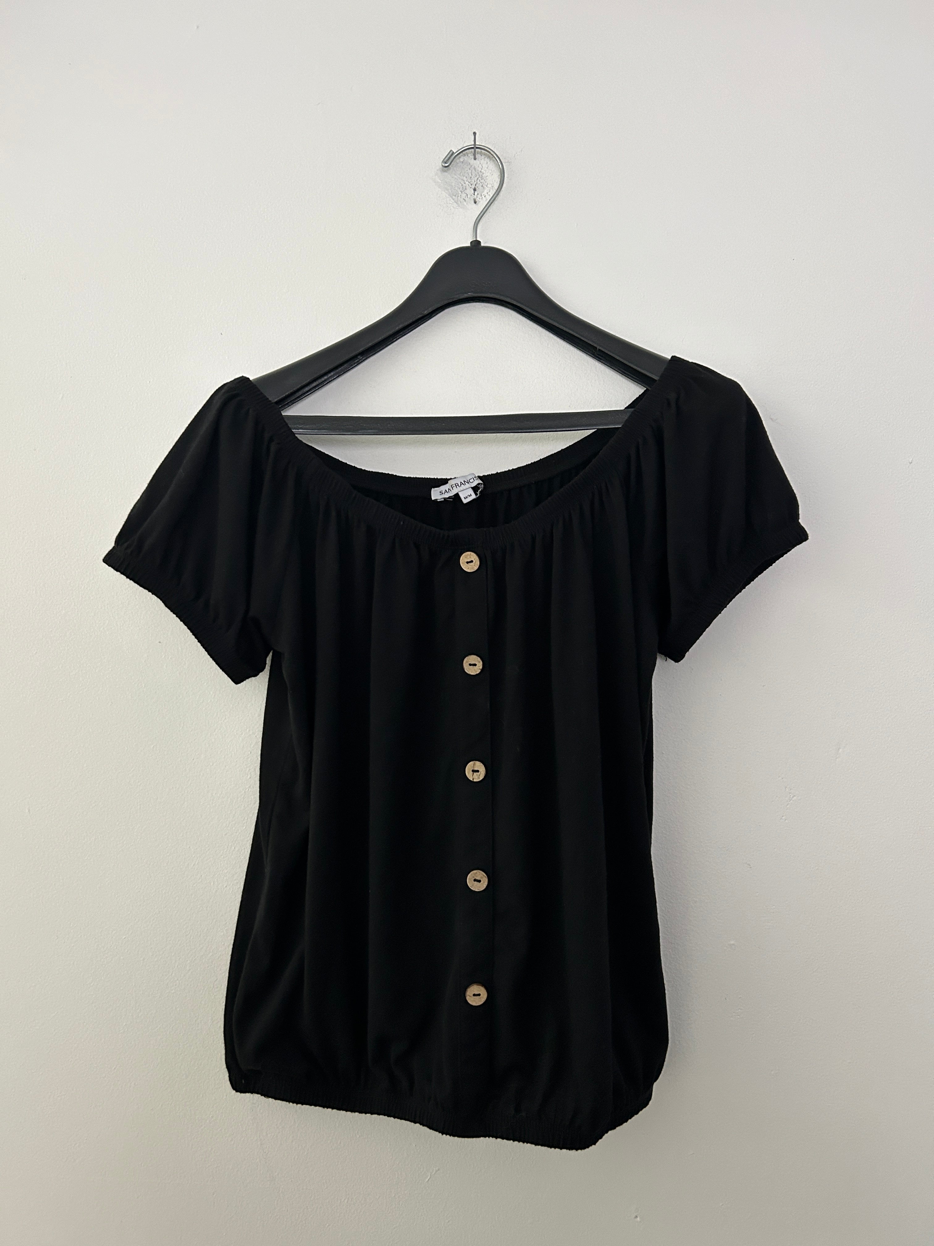 Haut noir à épaules dégagées et boutons — San Francisco