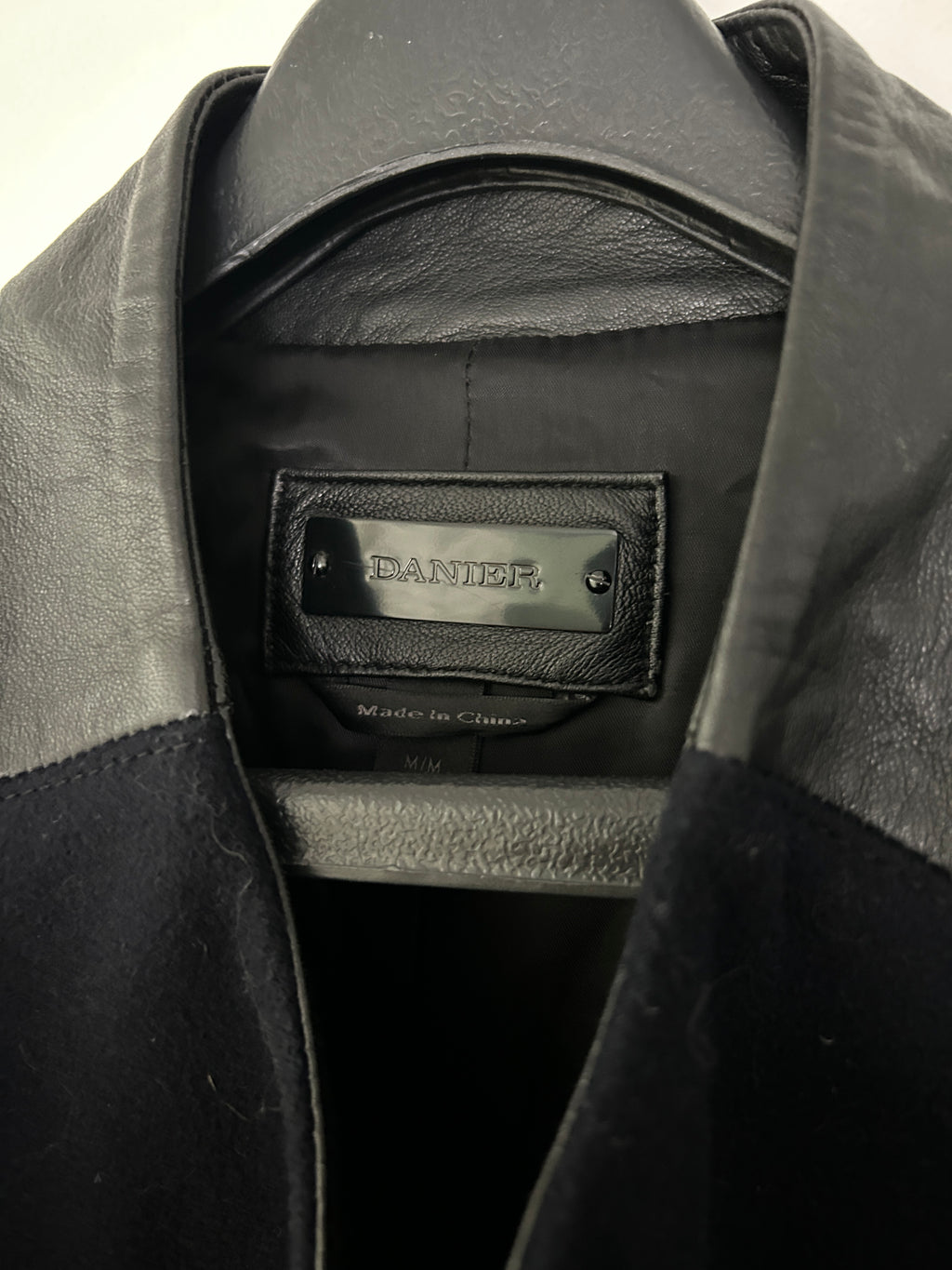 Veste noire à manches en cuir — Danier