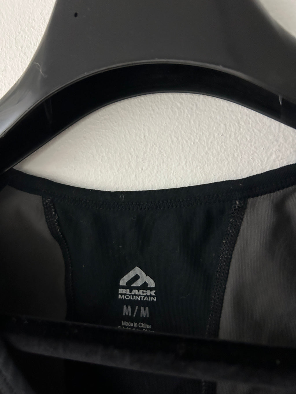 T-shirt de sport noir et gris — Black Mountain