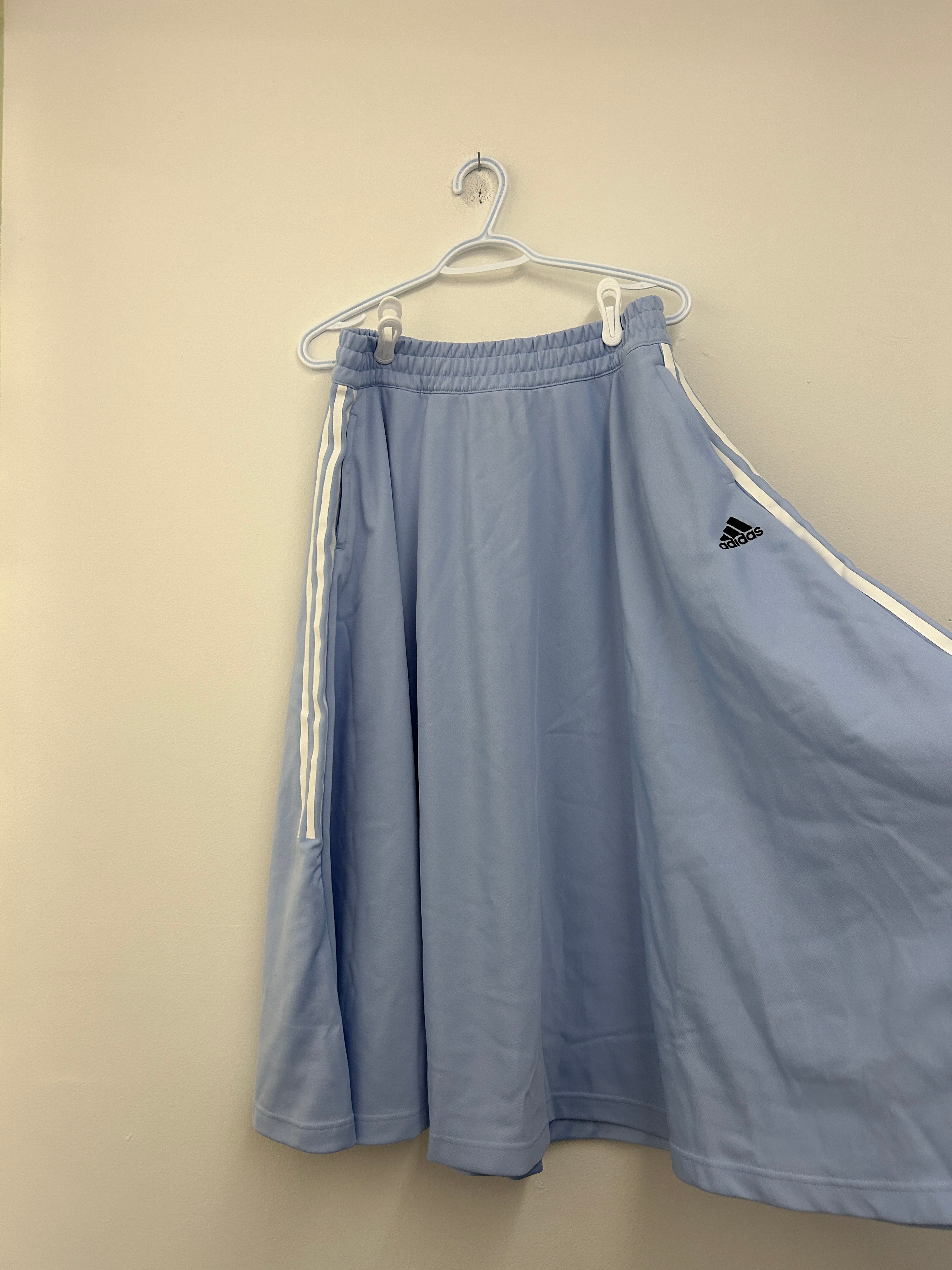 Jupe sport bleu pastel — Adidas