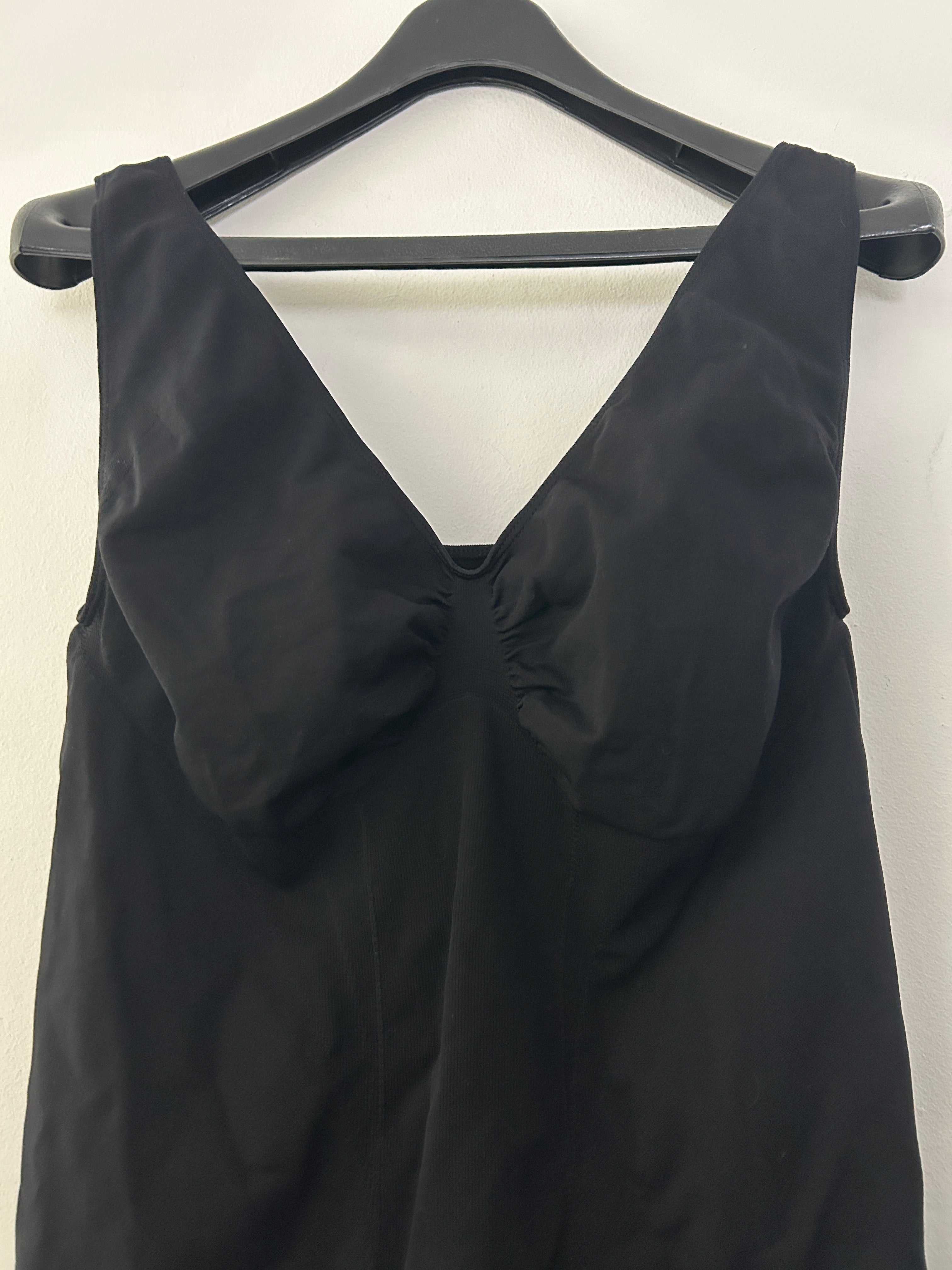 Body Beautiful – Haut noir décolleté