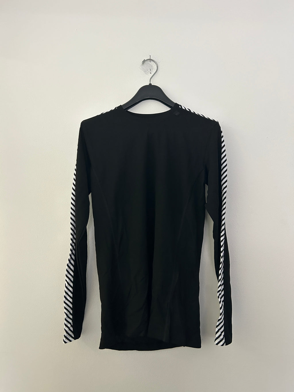 Haut noir manches longues à rayures – Helly Hansen