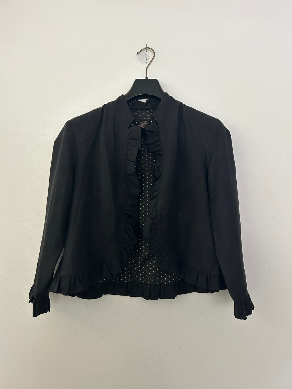 Veste noire volantée – Anne Carson