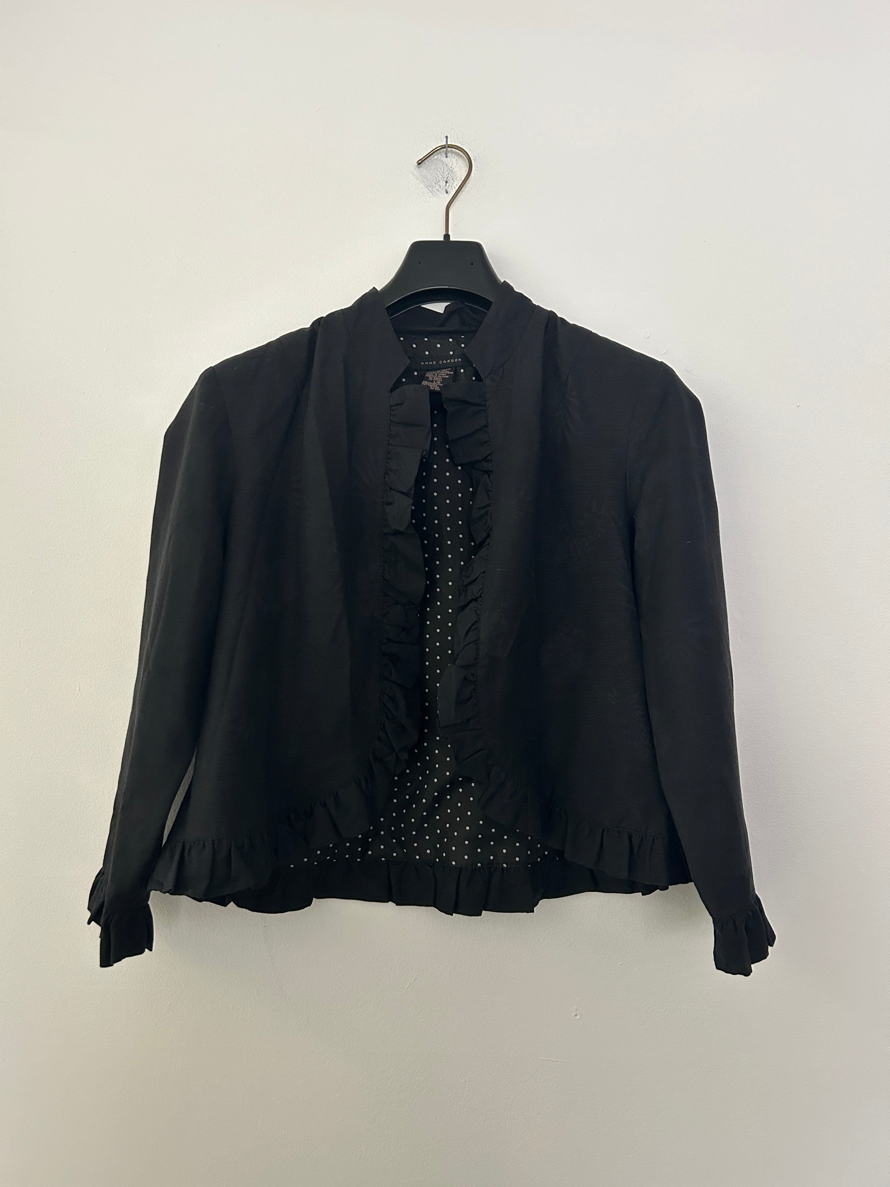 Veste noire volantée – Anne Carson