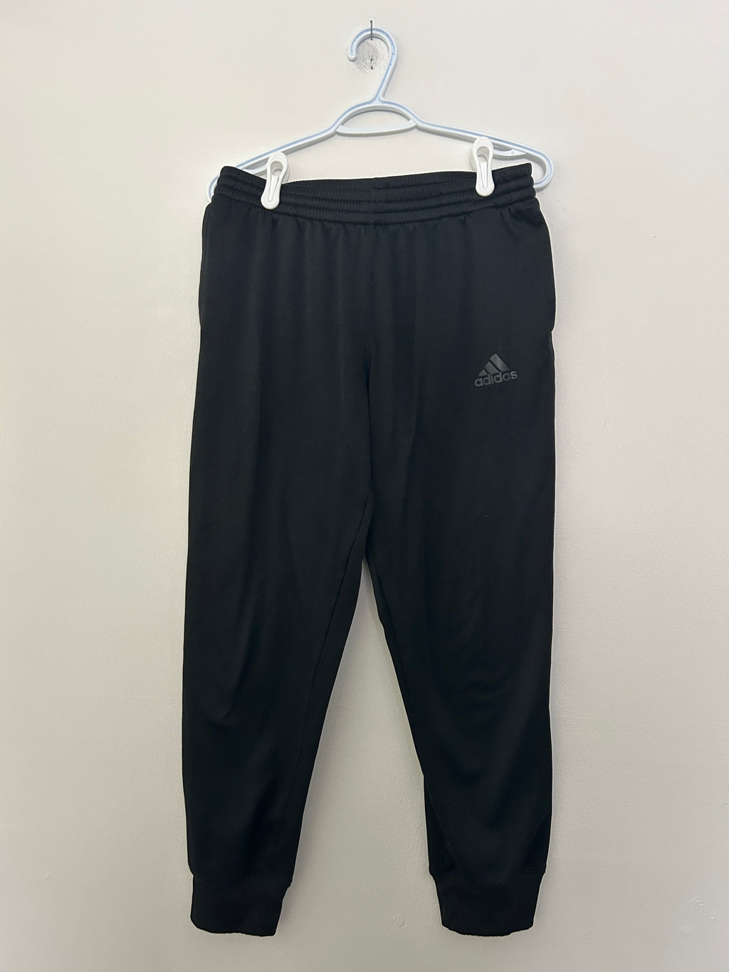 Pantalon de jogging noir à taille élastique – Adidas