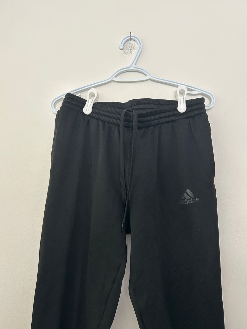 Pantalon de jogging noir à taille élastique – Adidas