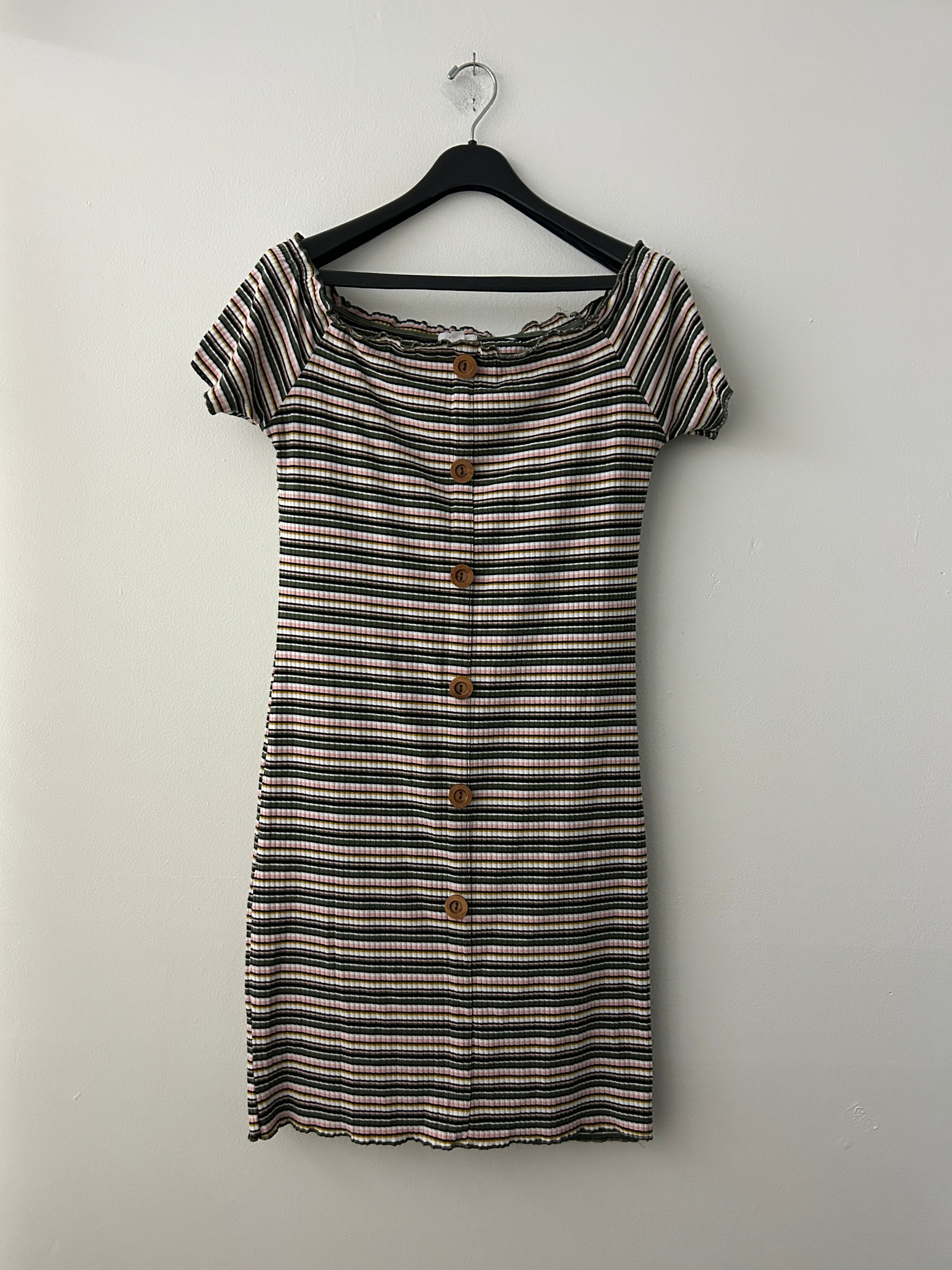 Robe courte côtelée à rayures avec boutons – Ardene