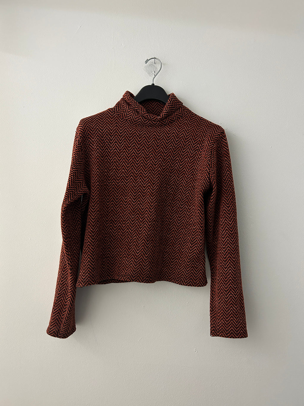 Haut court texturé à col montant – Oooperatime