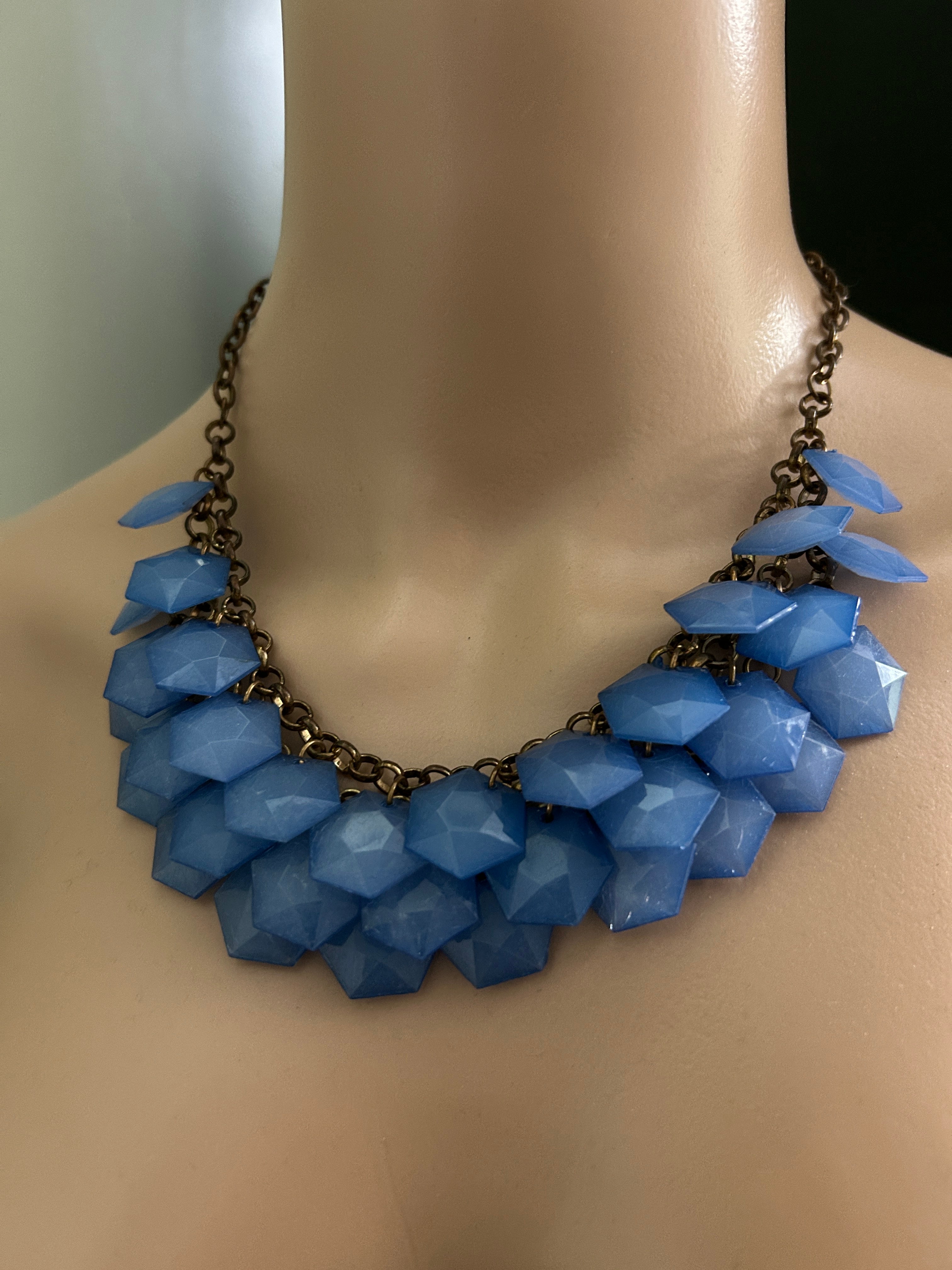 Collier statement à pierres géométriques bleues