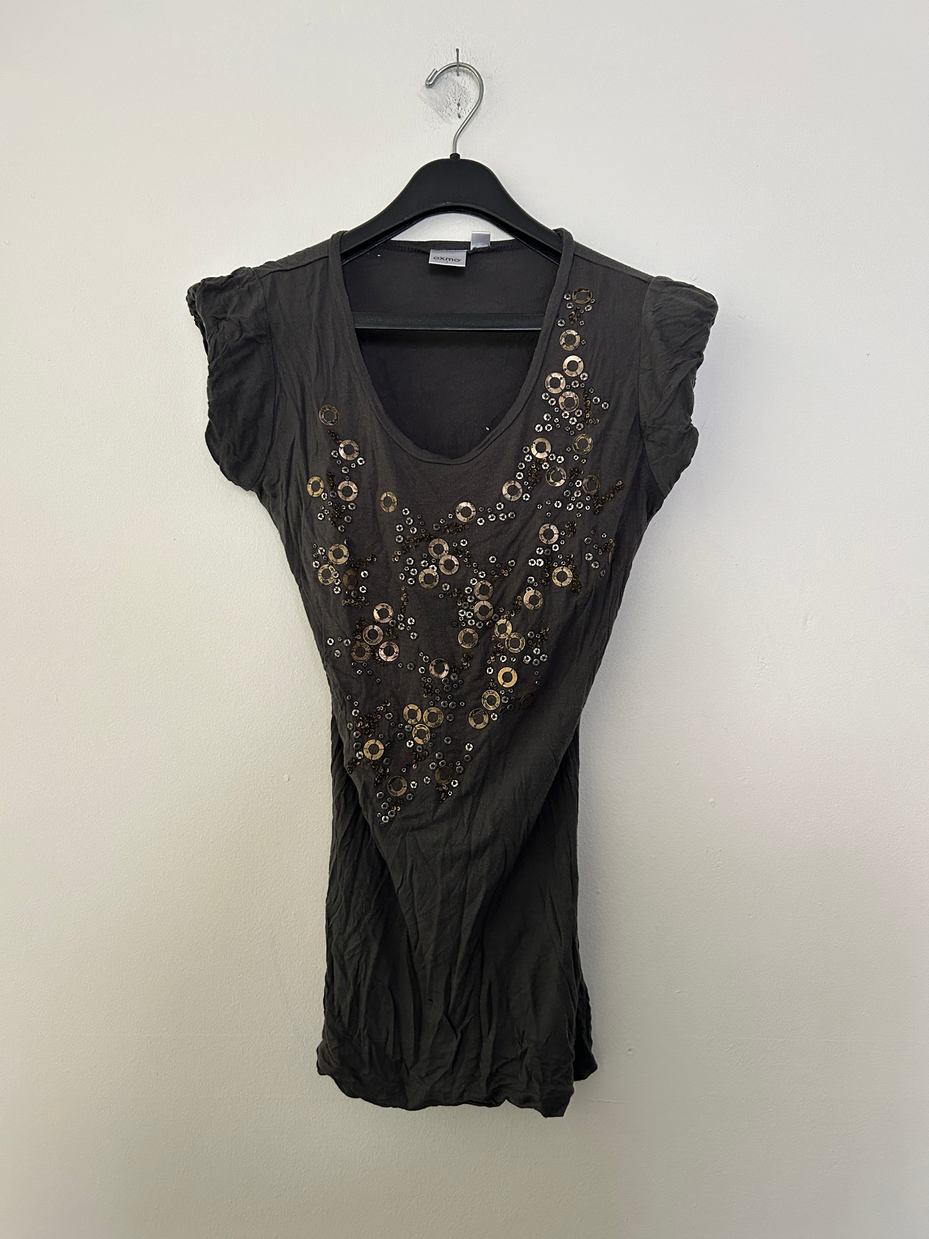 Haut OXMO à détails décoratifs dorés