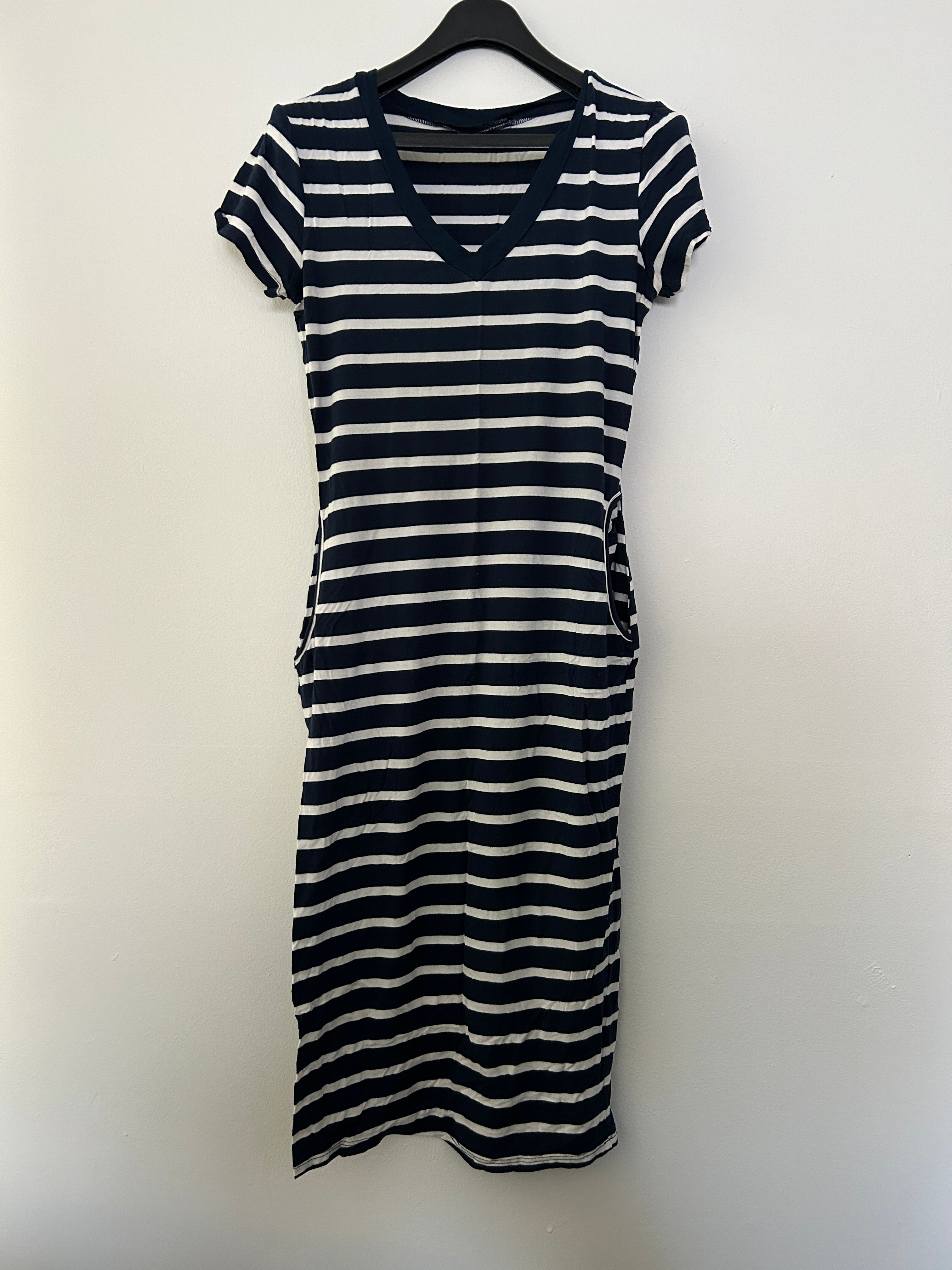 Robe rayée noir & blanc avec poches – Rebel Sugar