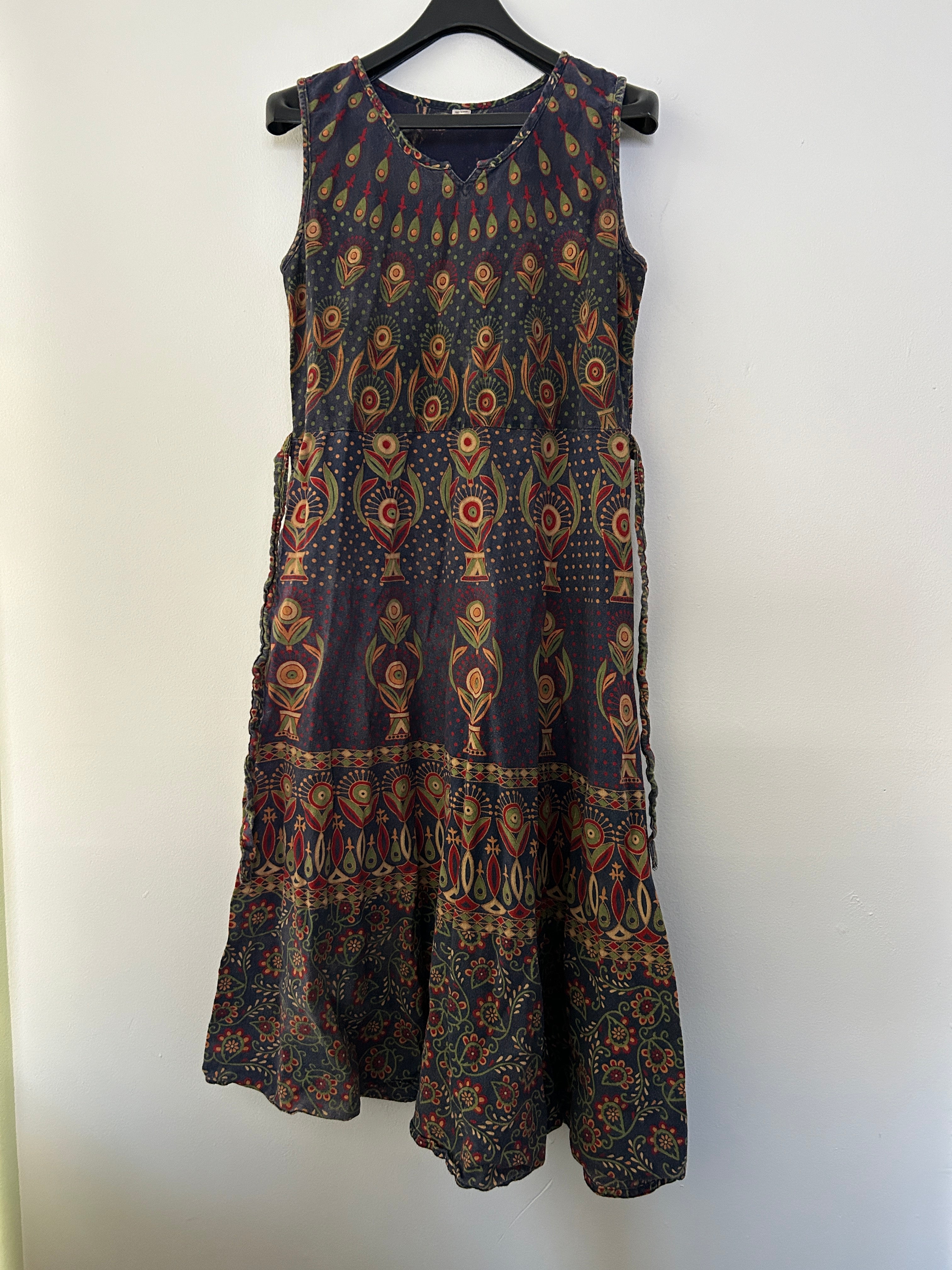 Robe longue sans manches à motifs artisanaux