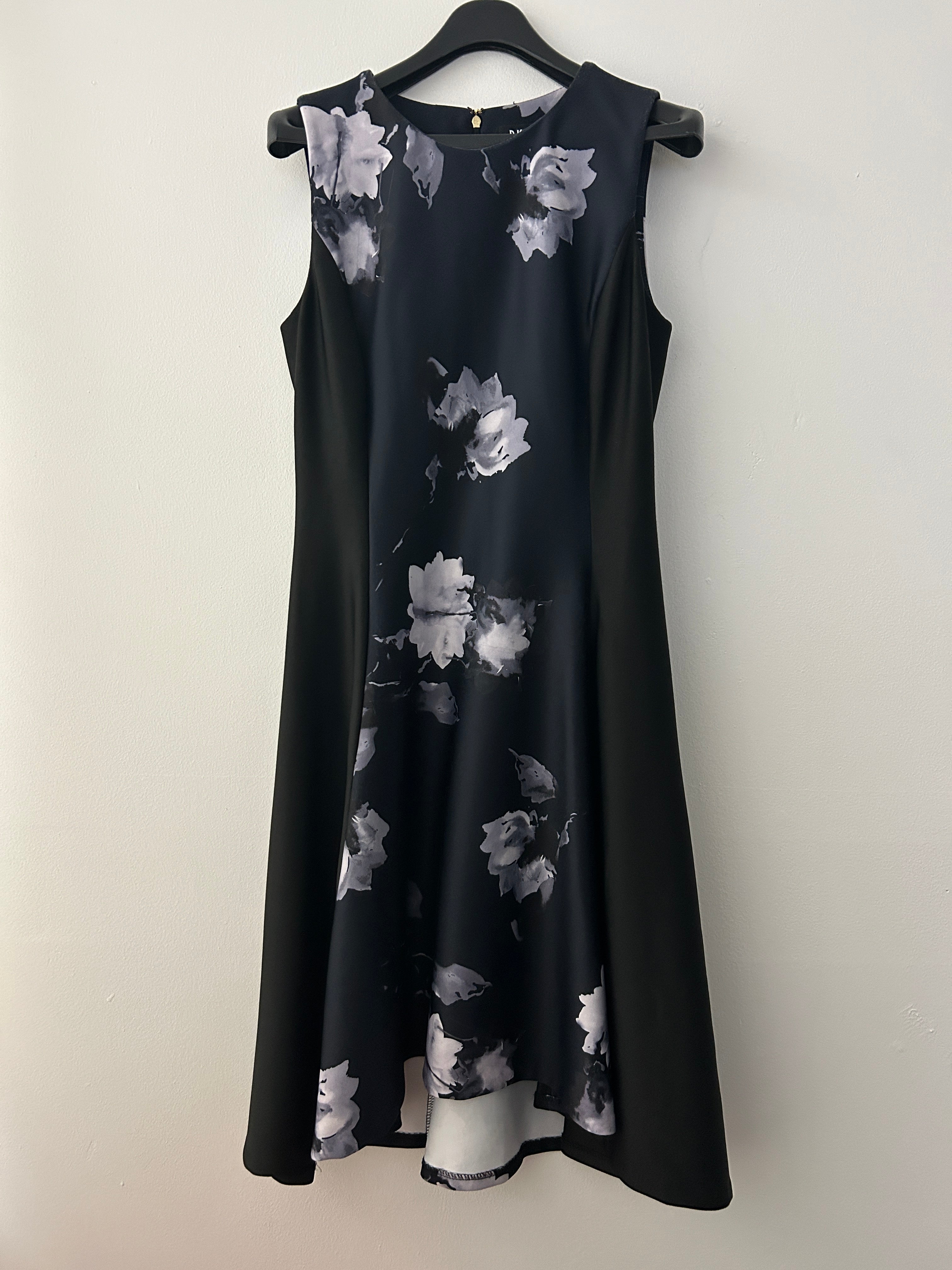 Robe noire sans manches à motif floral gris – DKNY