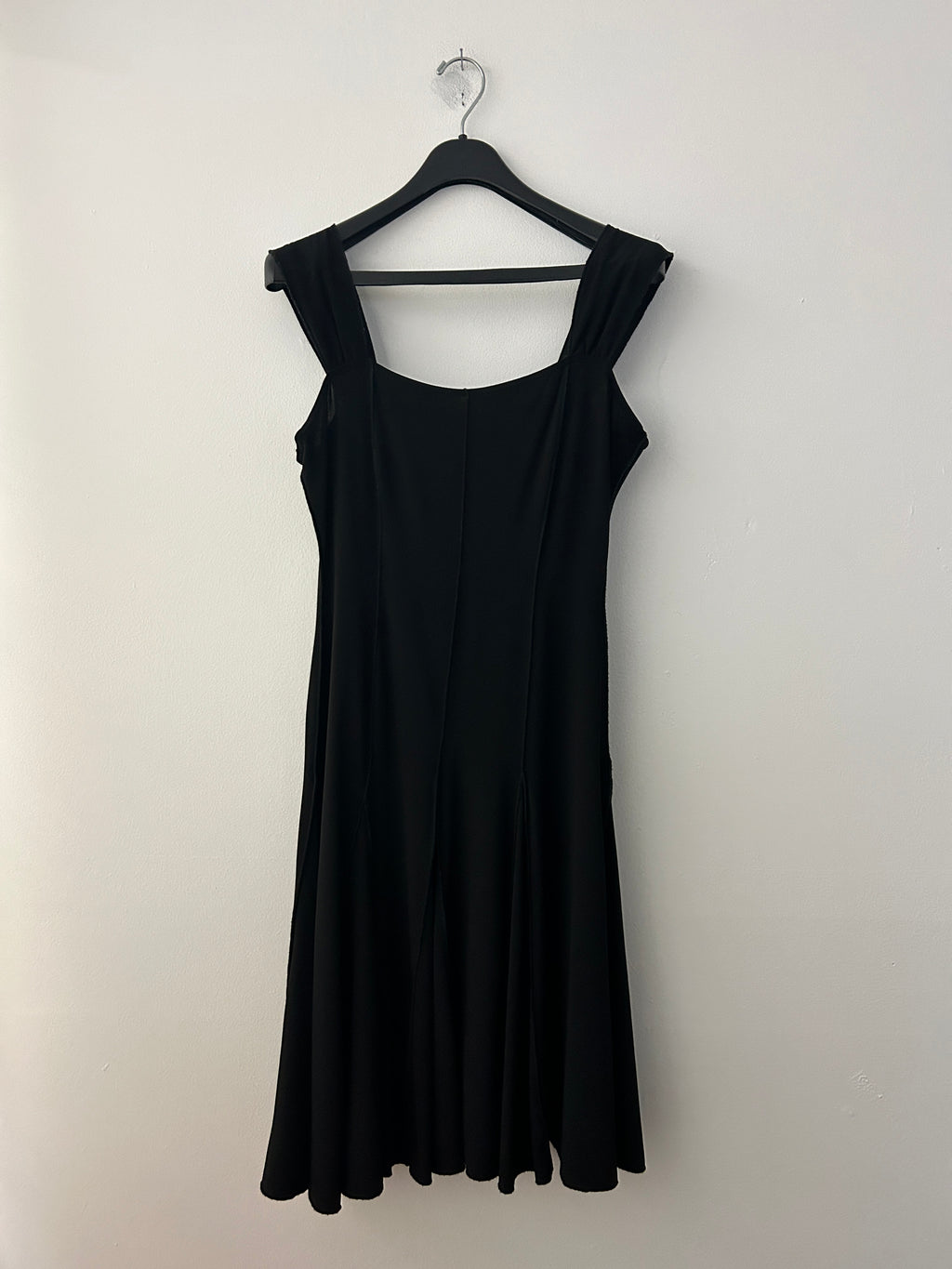 Robe noire évasée à bretelles larges – Escalade