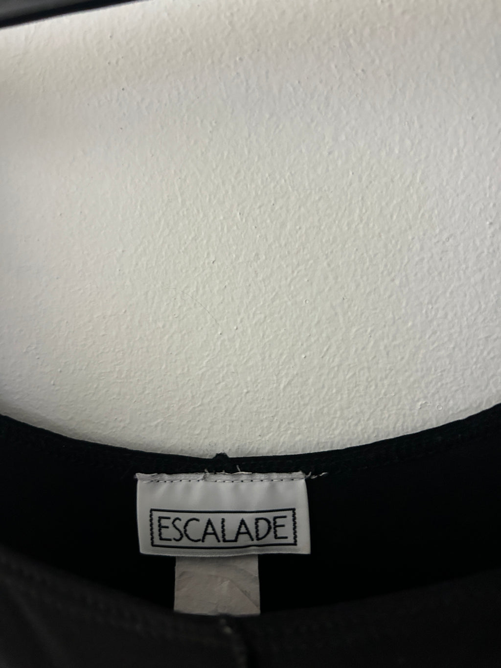 Robe noire évasée à bretelles larges – Escalade