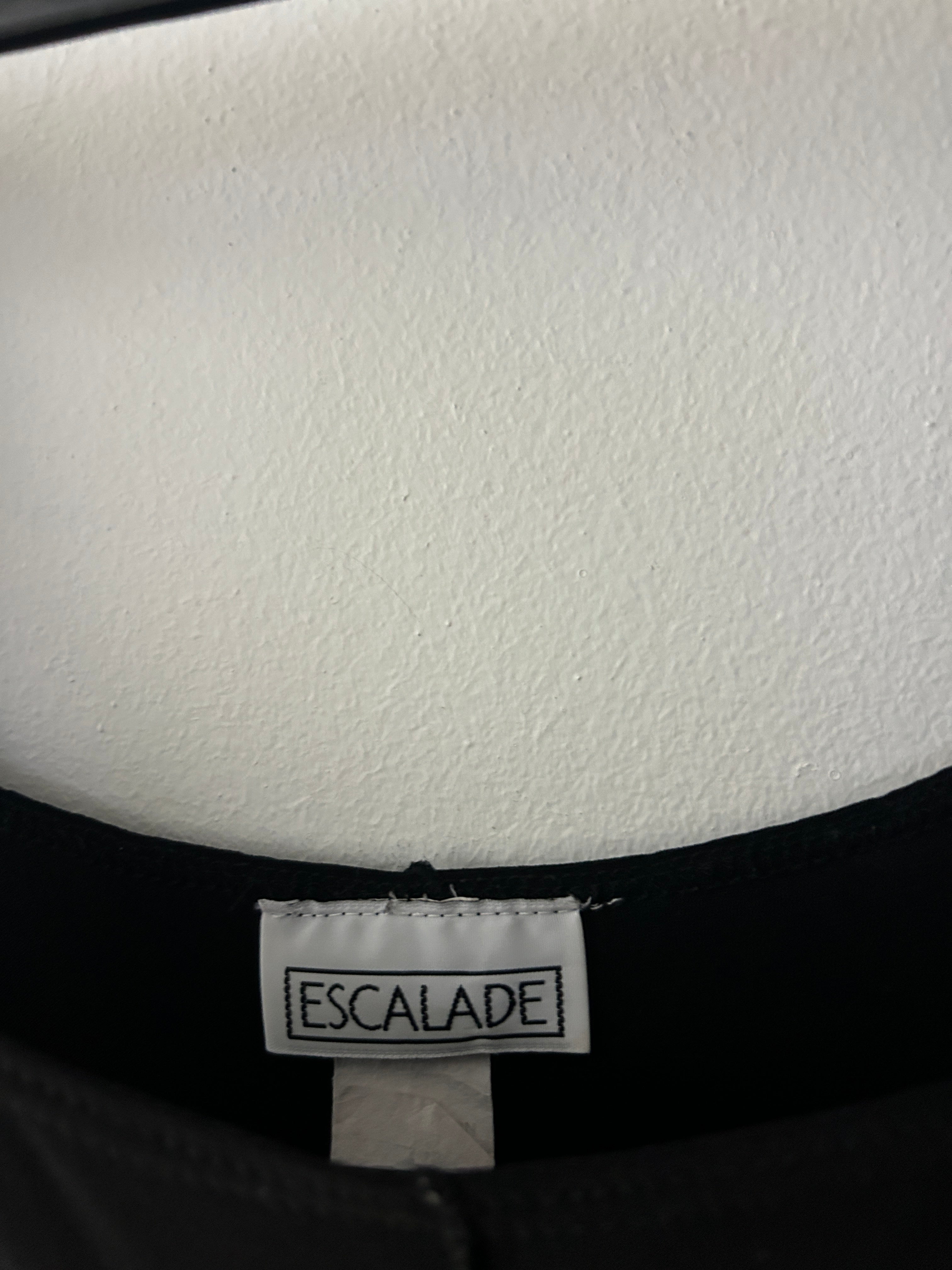 Robe noire évasée à bretelles larges – Escalade