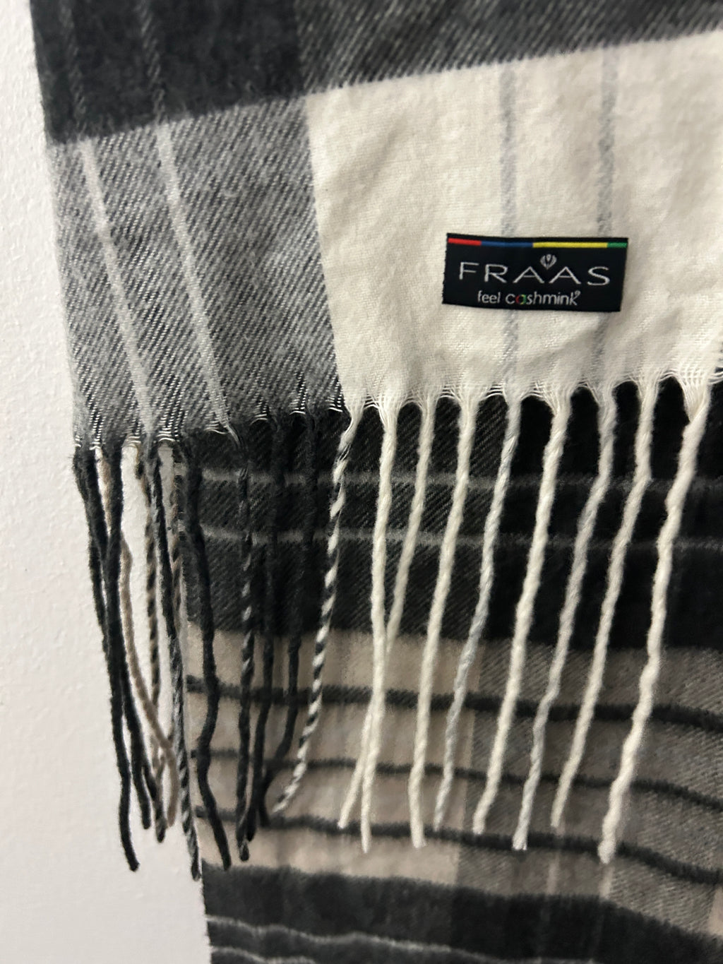 Écharpe à carreaux gris et crème – FRAAS