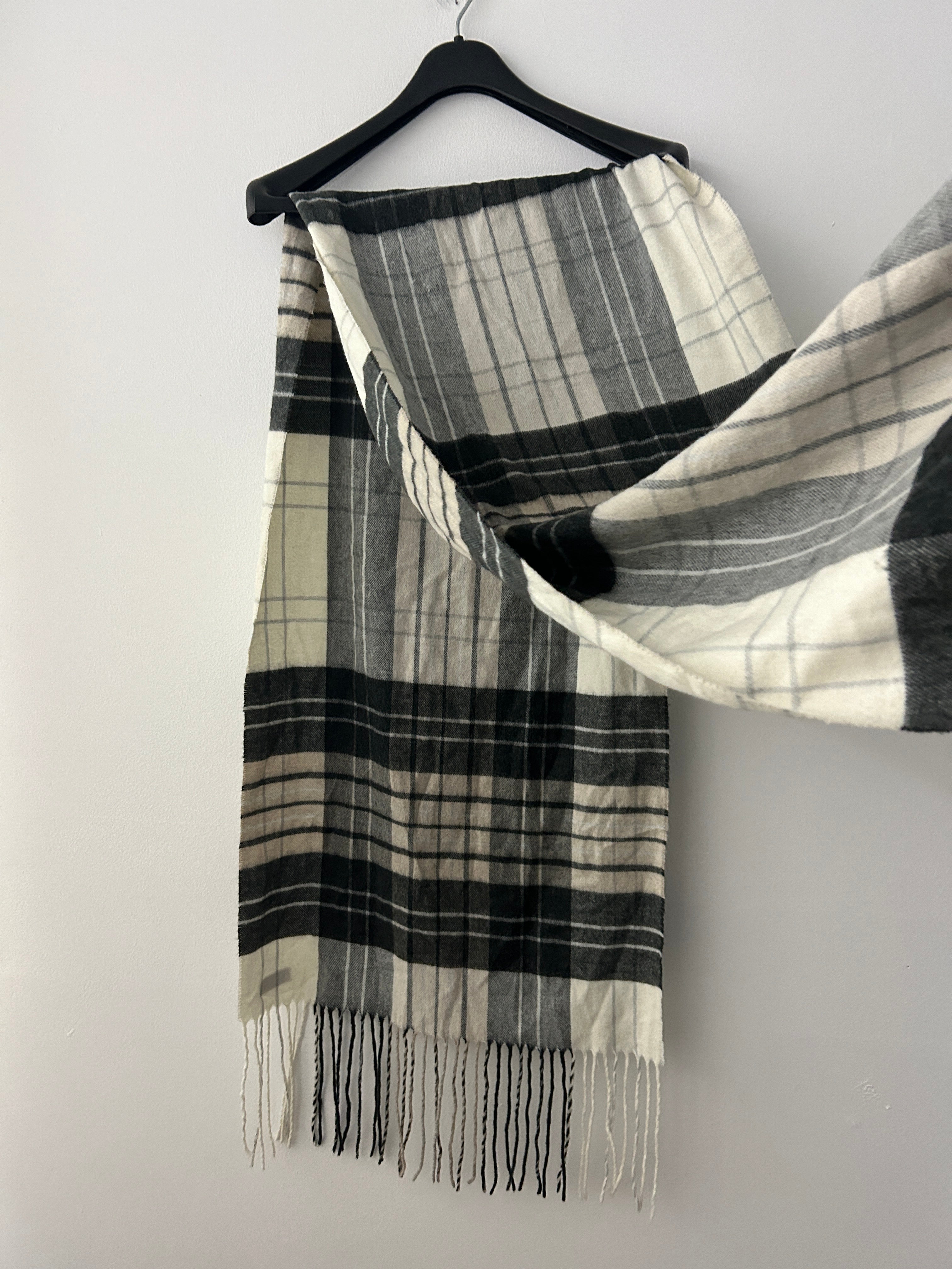 Écharpe à carreaux gris et crème – FRAAS