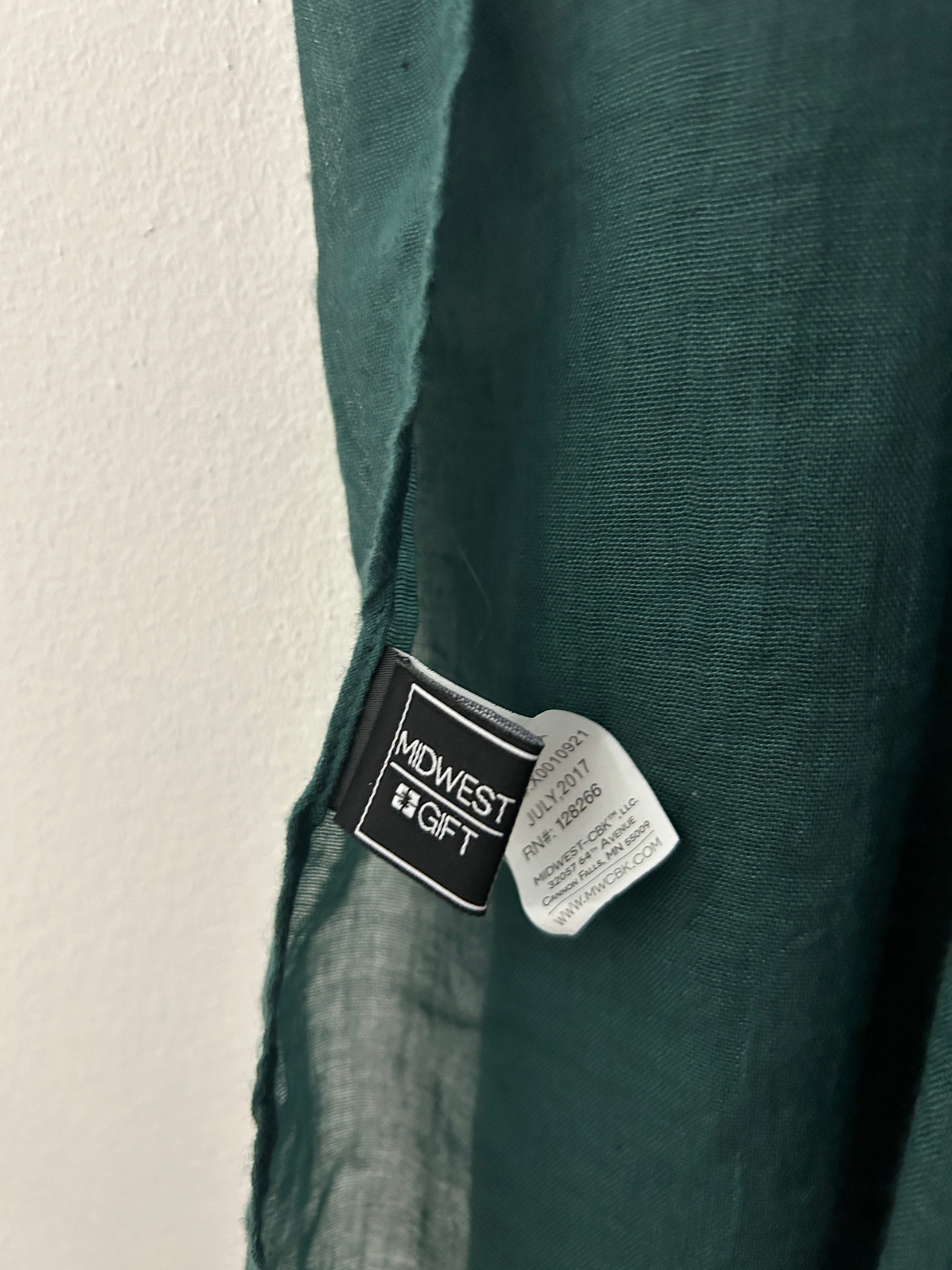 Étole vert foncé avec broderies florales – MIDWEST