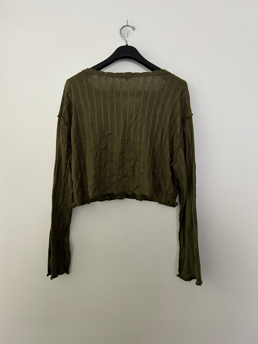 Haut court vert olive côtelé à manches longues – Heart & Hips