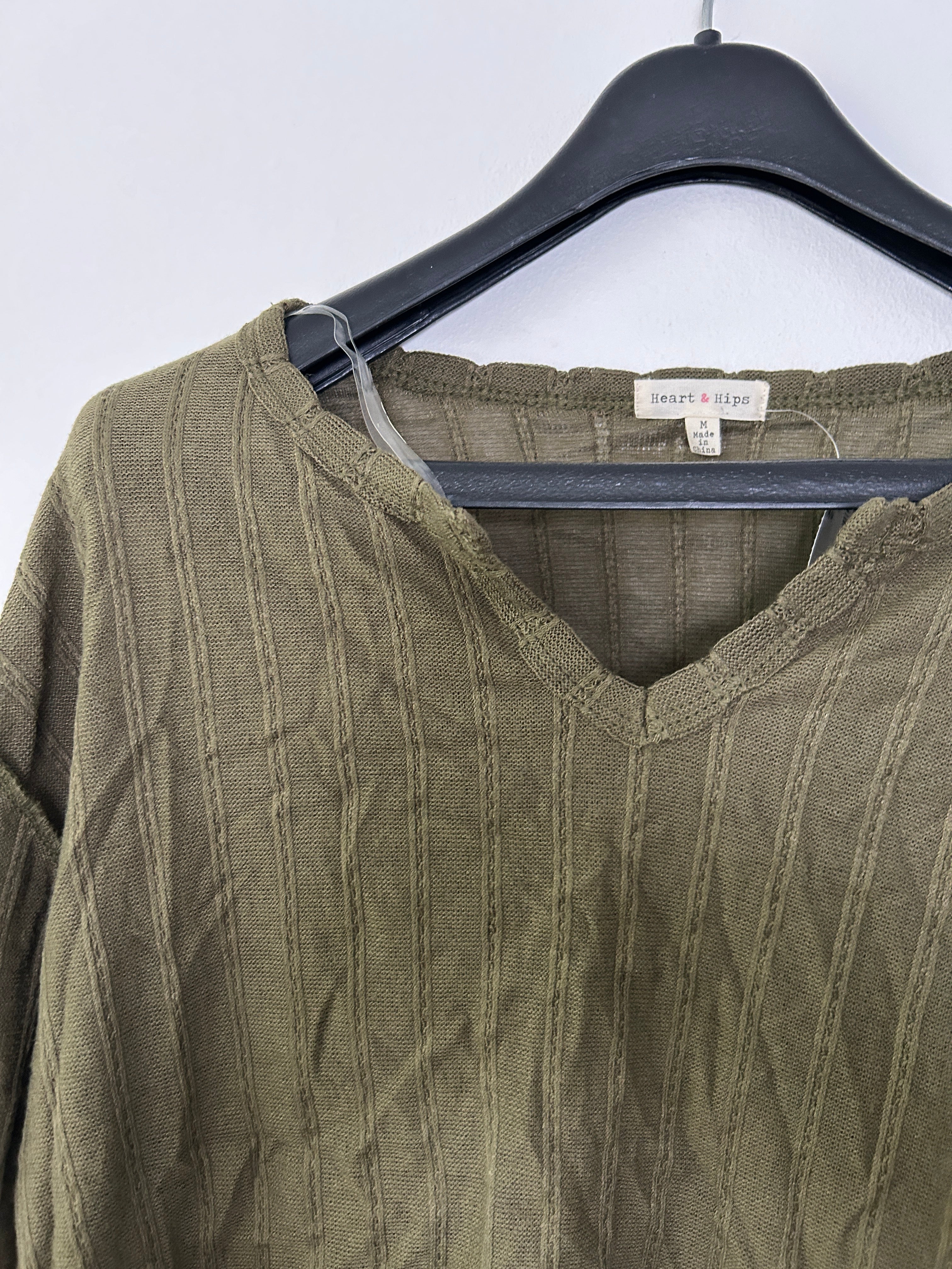 Haut court vert olive côtelé à manches longues – Heart & Hips