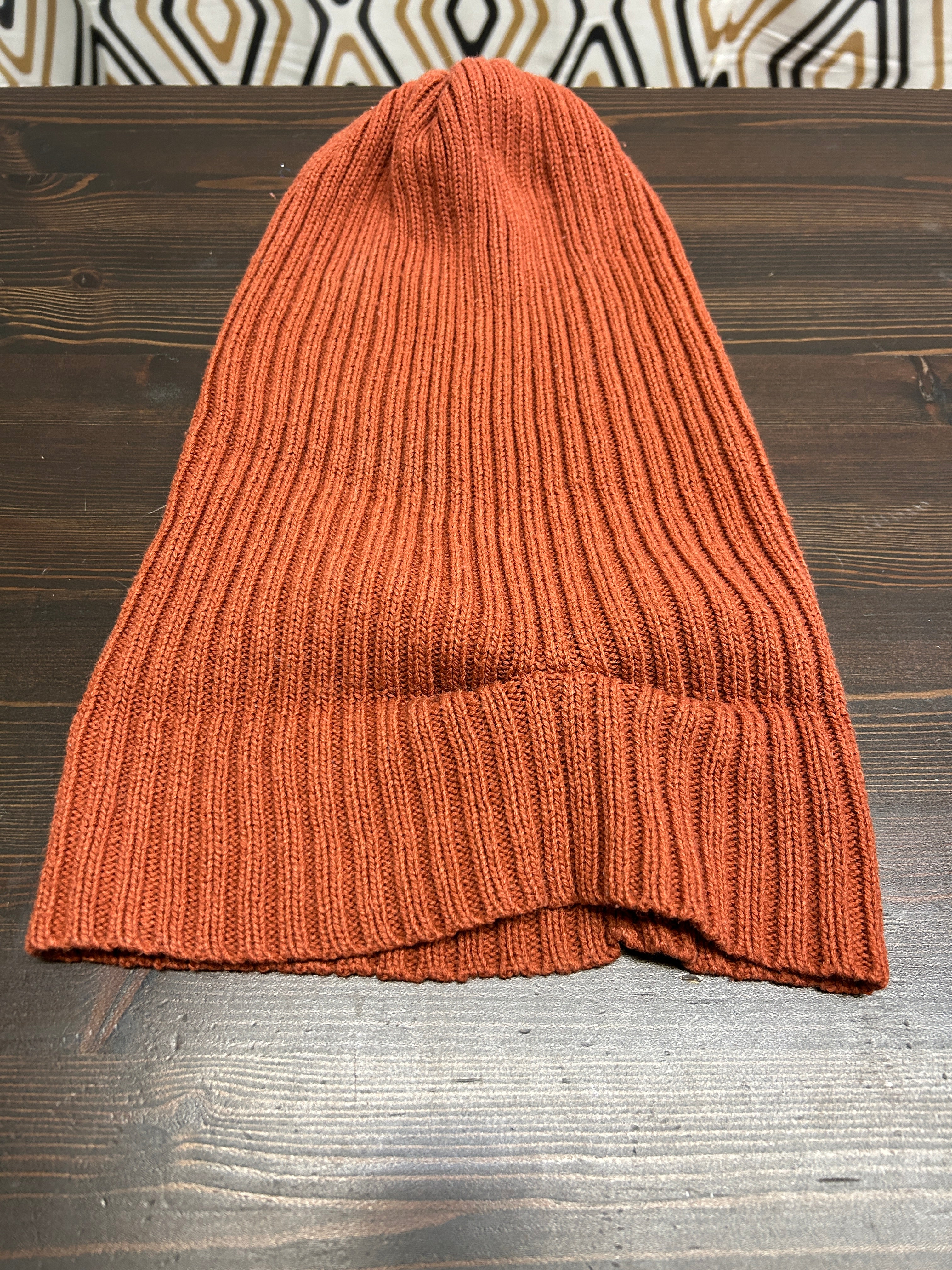 Tuque en maille côtelée rouille – Des Enfants Tillages