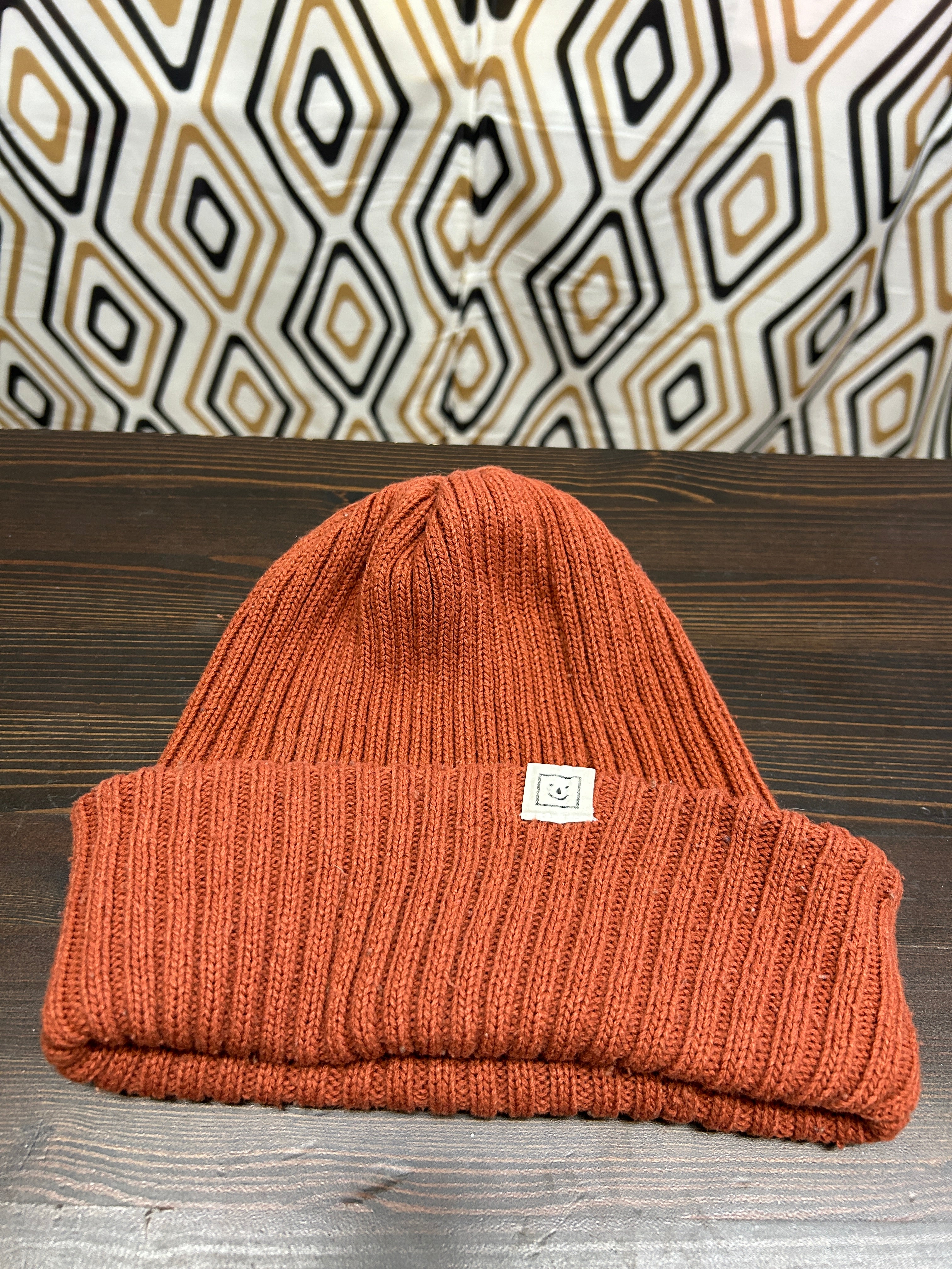 Tuque en maille côtelée rouille – Des Enfants Tillages