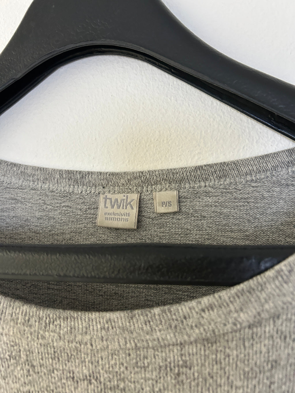 Haut court gris à manches longues – Twik (Simons)