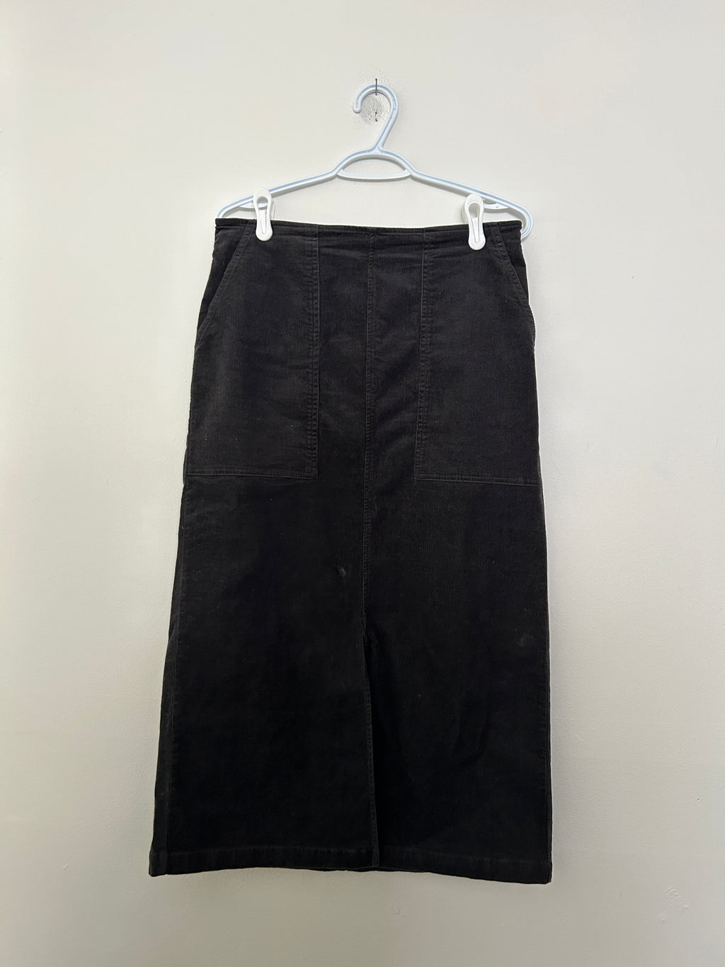 Jupe midi en velours côtelé noire