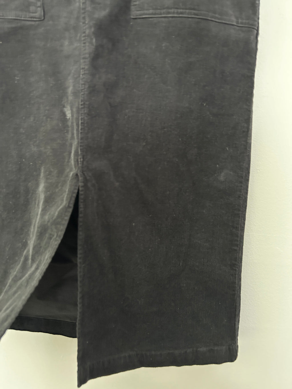 Jupe midi en velours côtelé noire